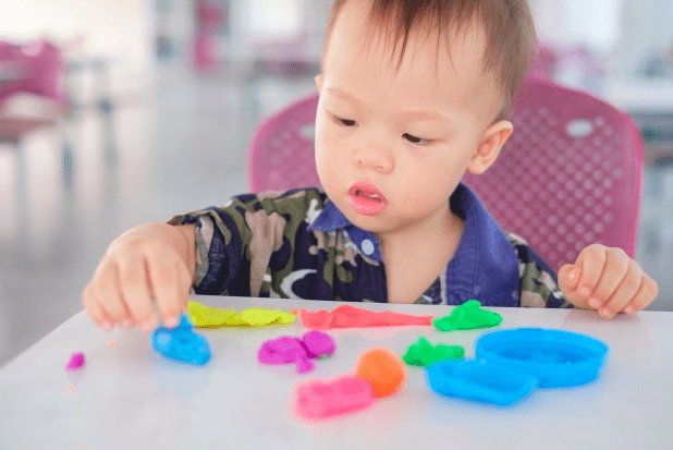 Entretenerse en casa: ¡actividades plásticas para todas las edades!