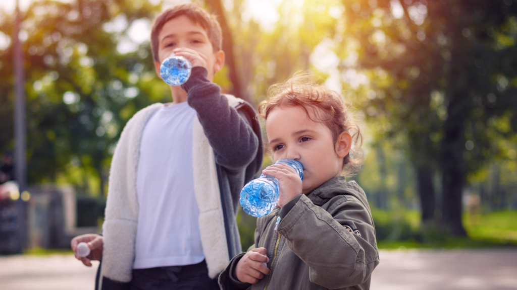 hijo no le gusta tomar agua